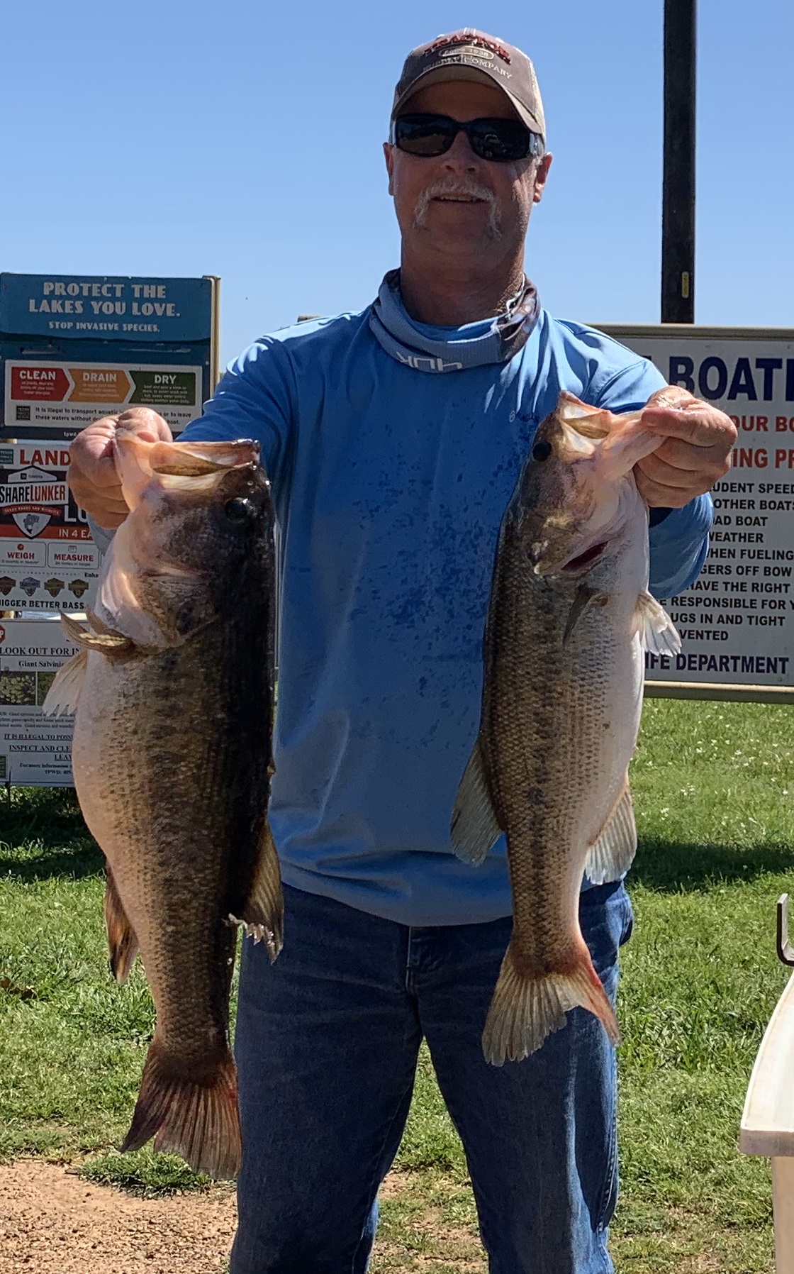 Todd Staton with his 2nd place stringer on Lakes Cypress Springs and Bob Sandlin with 18.29 lbs!!