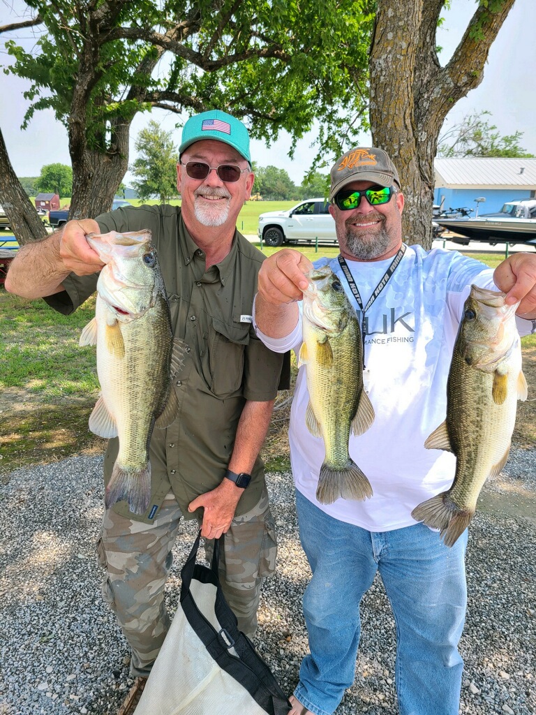 David Howe and Beau Cook took 2nd place with 8.19 lbs on Lake Bonham!!